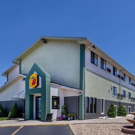 Super 8 By Wyndham Kansas City At Barry Road/Airport Exterior photo