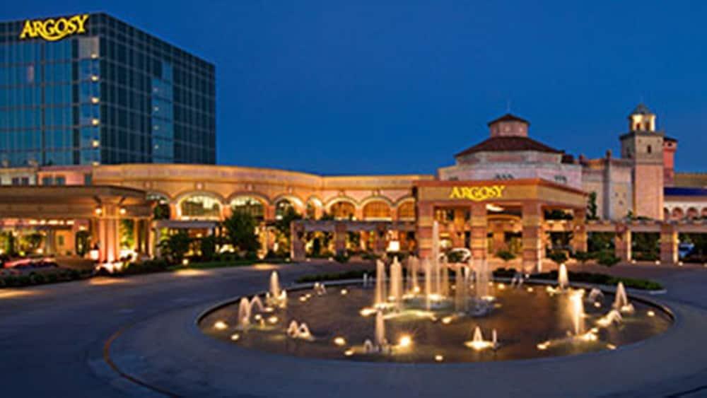 Super 8 By Wyndham Kansas City At Barry Road/Airport Exterior photo