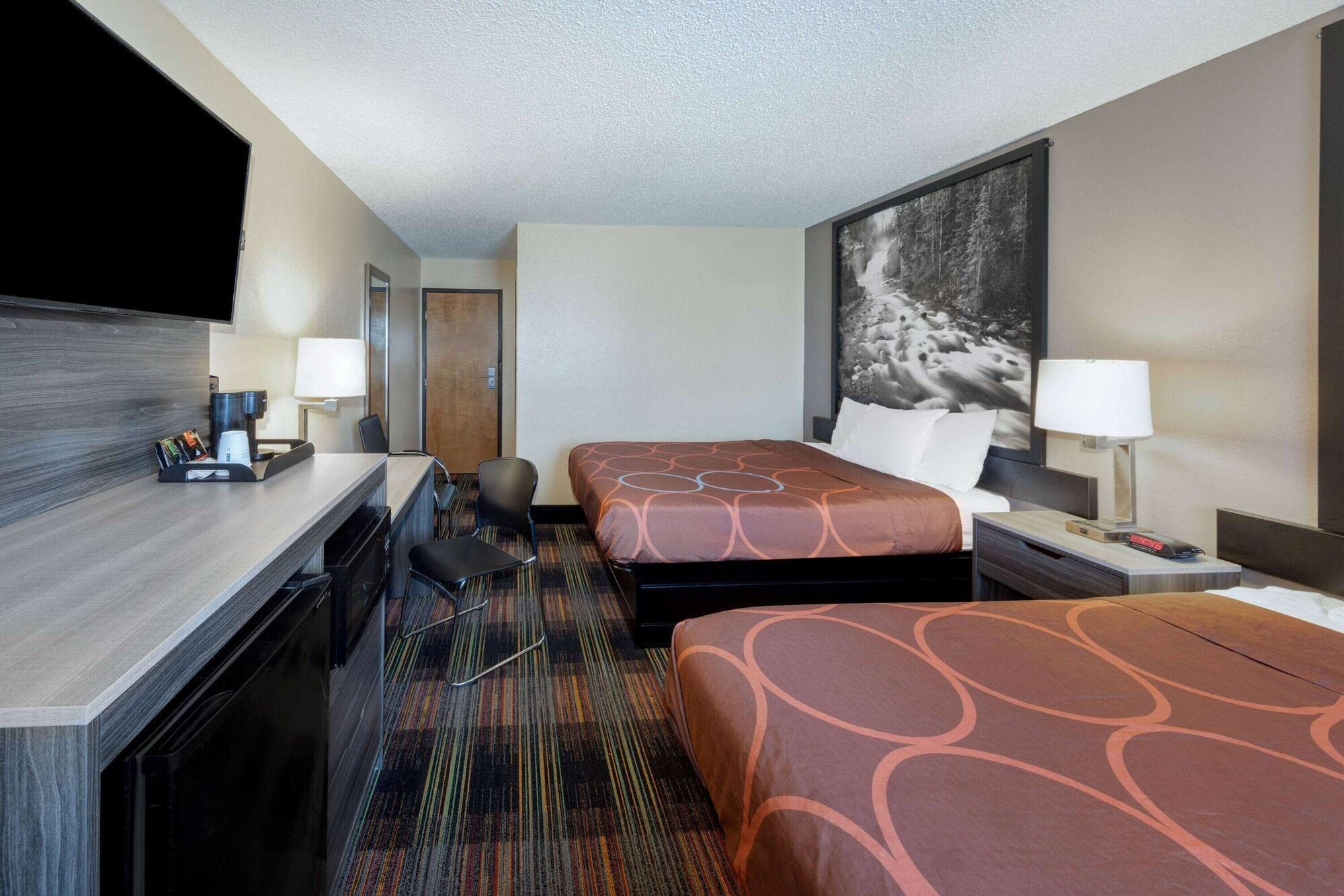 Super 8 By Wyndham Kansas City At Barry Road/Airport Exterior photo
